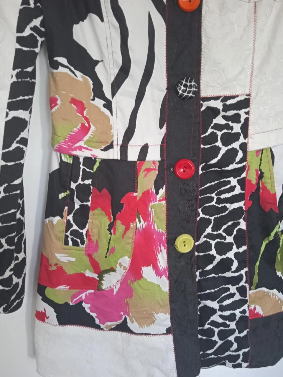 3/4 long blazer style jacket, highly colorful embroidered, Patrice Bréal size 38 – photo 3
